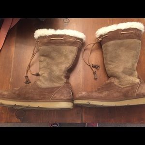 Rare Women’s Ugg Sheepskin Boots size 9